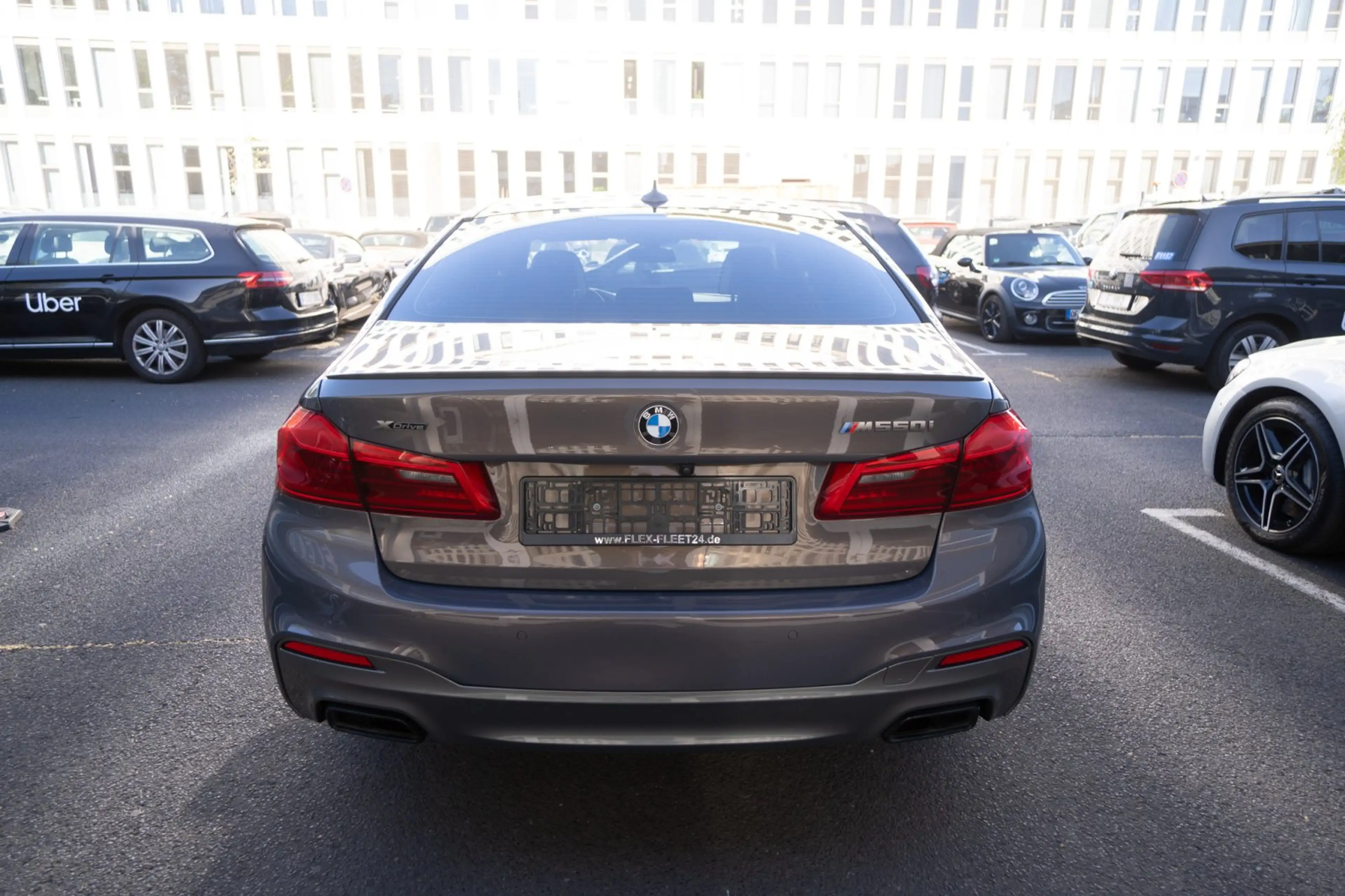 BMW M550 i xDrive *CHAMPAGNER QUARZ* — photo 7