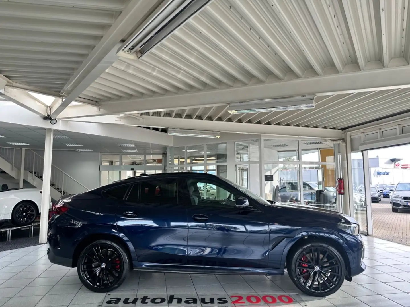 BMW X6 M i LASER/HUD/360°/SKY LOUNGE/NP: 148.348€ Azul - 2