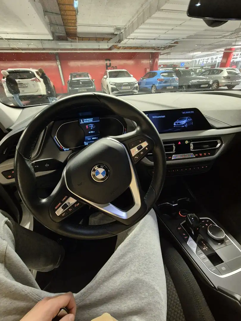 BMW 120 120d xDrive Aut. Advantage Weiß - 1