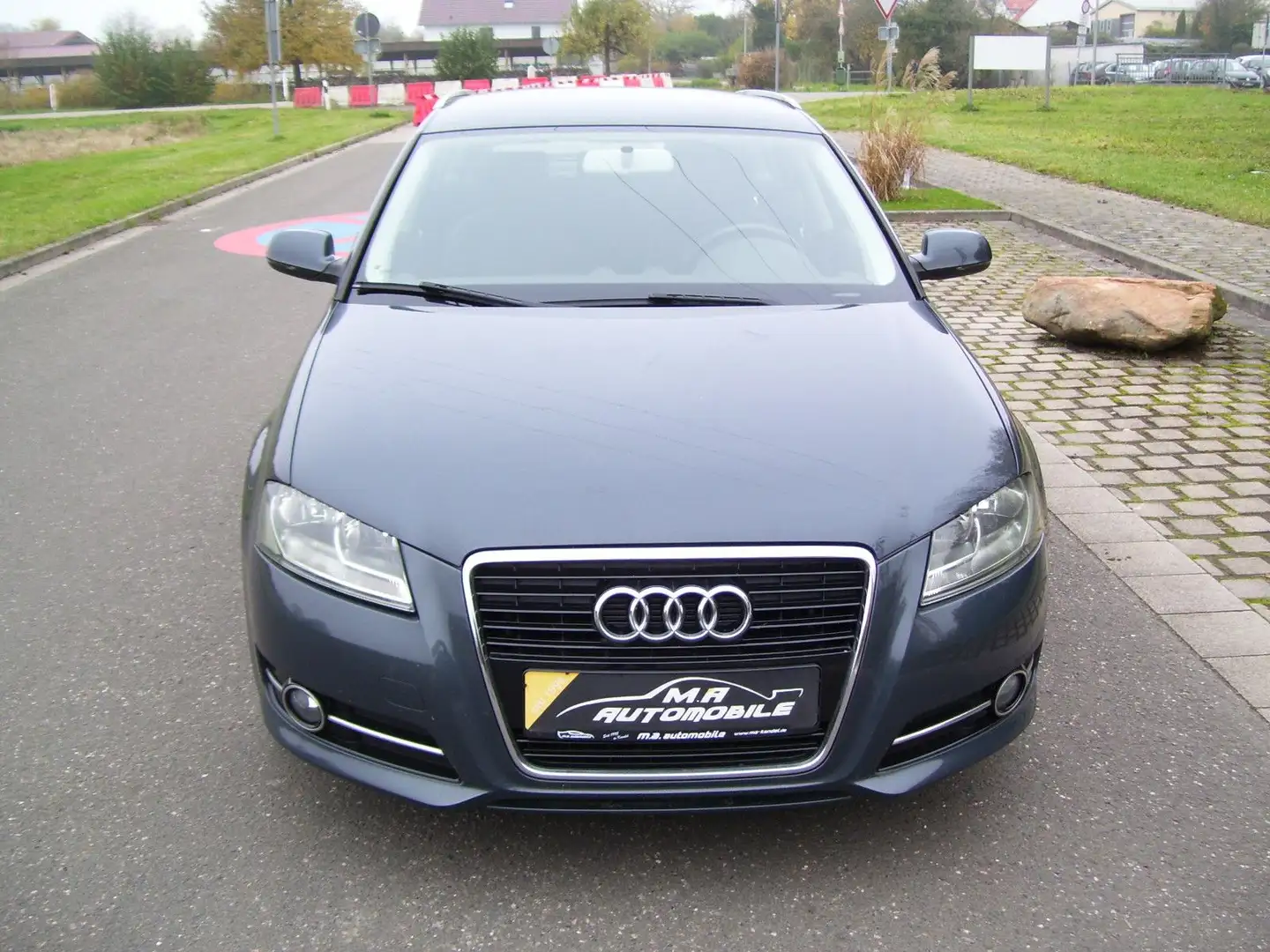 Audi A3 Sportback 1.6 Attraction*SHZ*PDC*Tempom*AWR Grau - 2