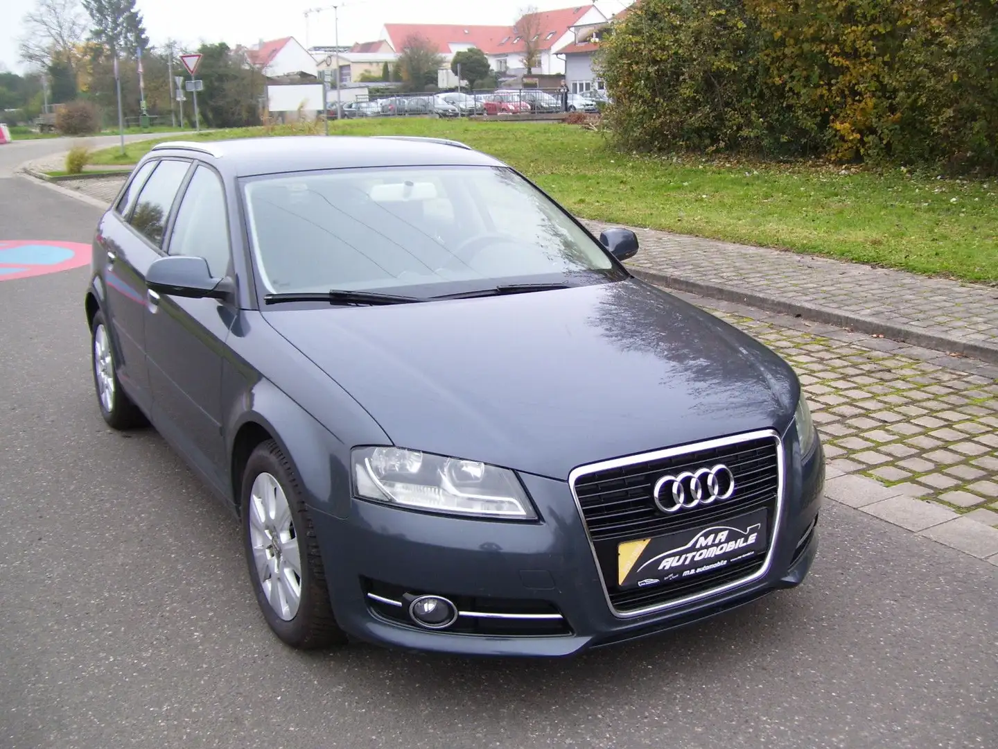 Audi A3 Sportback 1.6 Attraction*SHZ*PDC*Tempom*AWR Grau - 1