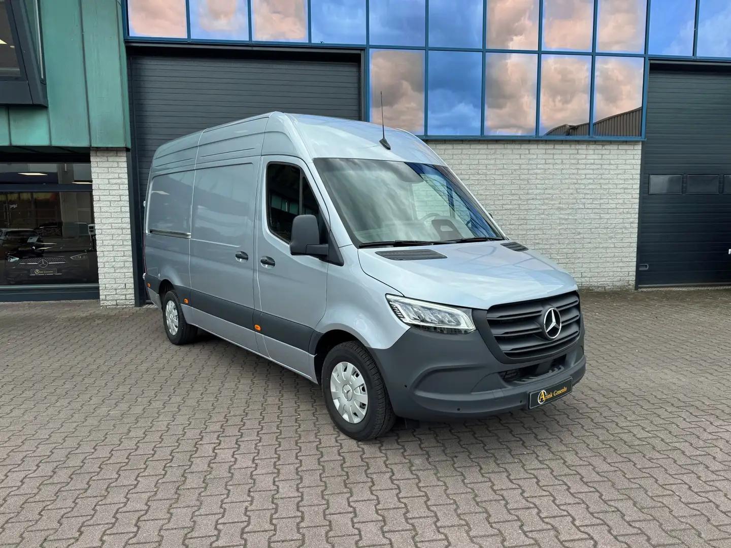 Mercedes-Benz Sprinter 319 Pro L2H2 BPM vrij 9G-Tronic Mbux Navi Led Kopl Zilver - 1
