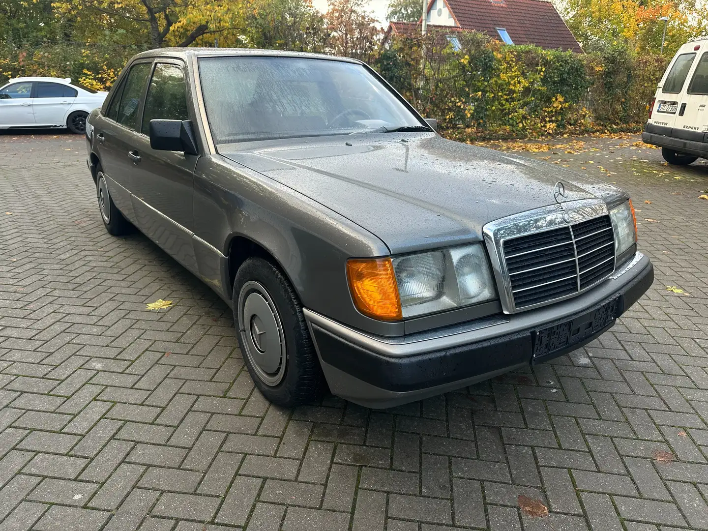 Mercedes-Benz E 230 E-Klasse / Oldtimer/ Automatik / Schiebedach Beige - 2