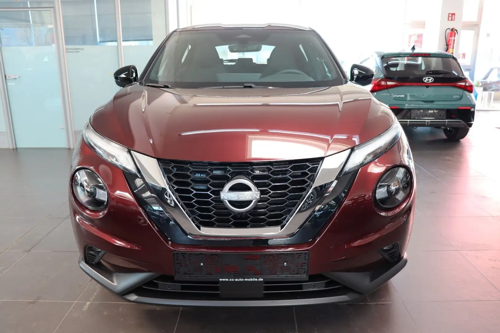 Nissan Juke 1.0 AT MJ2025 N-Connecta Navi LED T.Leder Фиолетовый - 2