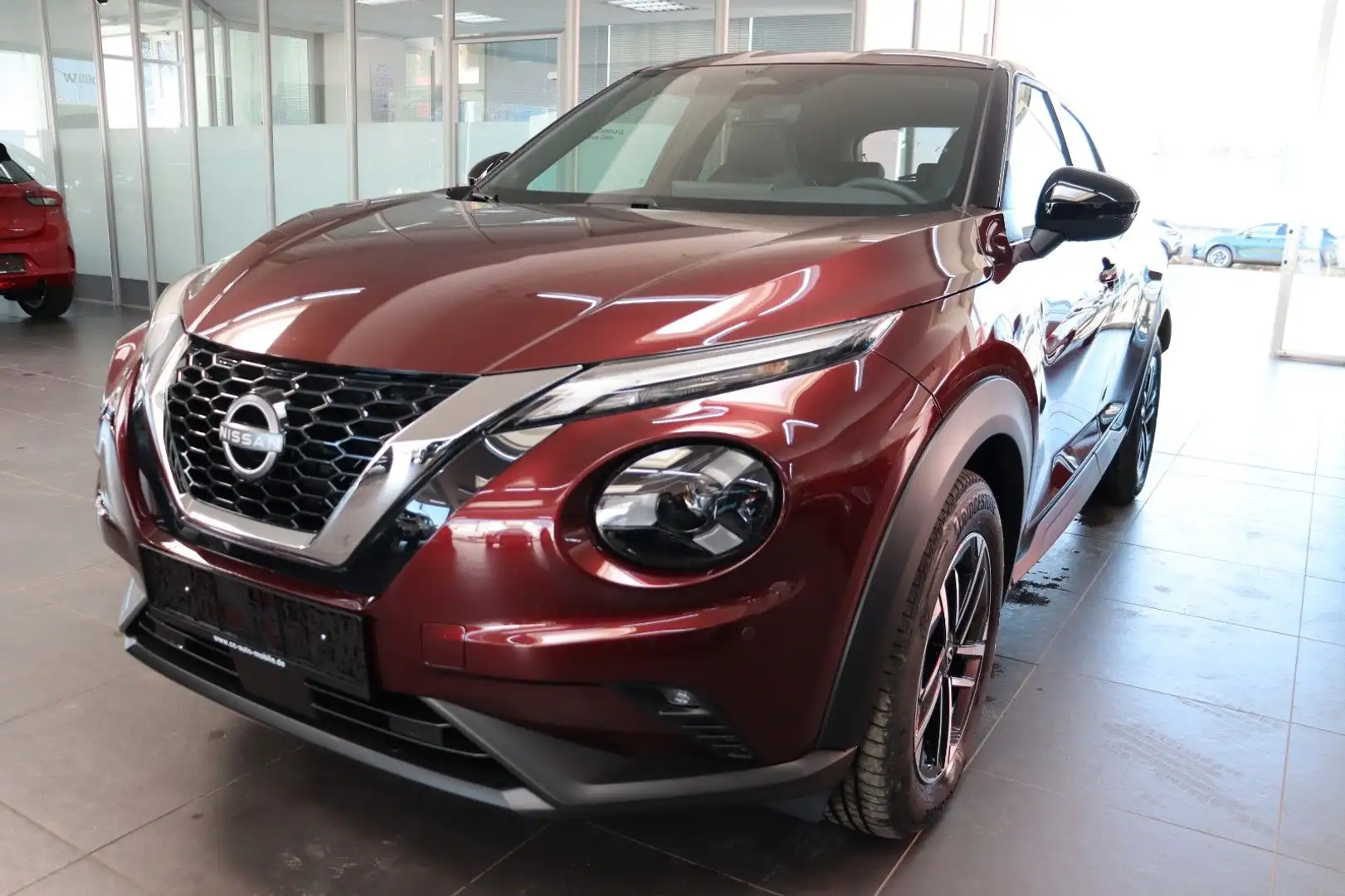 Nissan Juke 1.0 AT MJ2025 N-Connecta Navi LED T.Leder Фиолетовый - 1