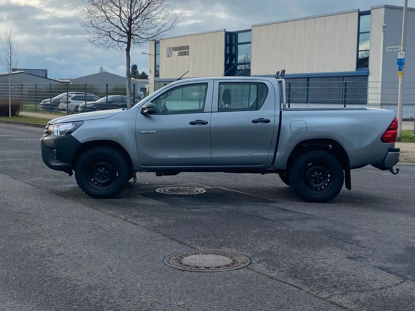 Toyota Hilux Double Cab Duty 4x4*1.Hand*SHZ*Klima* Silber - 2