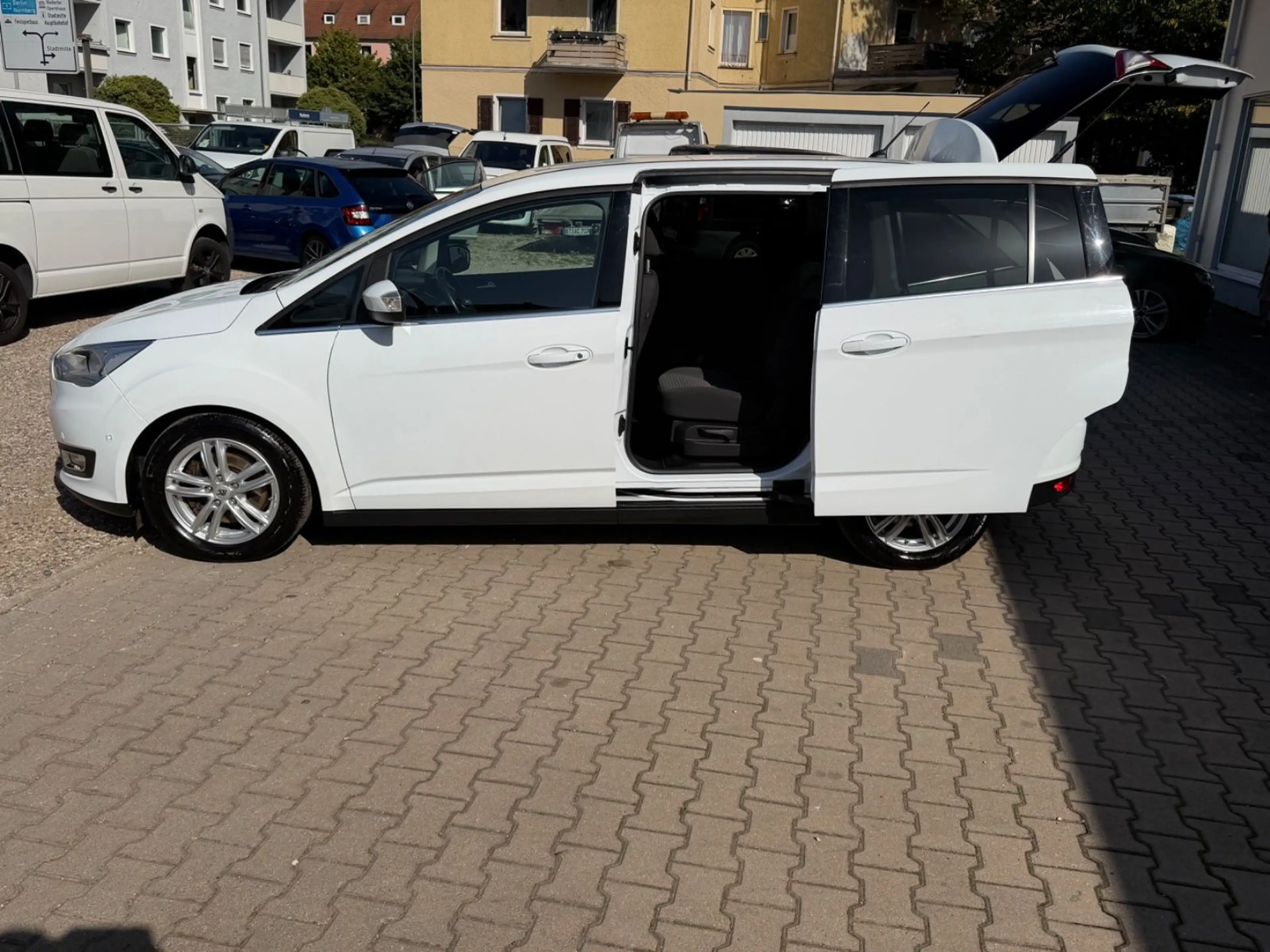 Ford Grand C-Max Grand C-MAX Titanium — photo 15