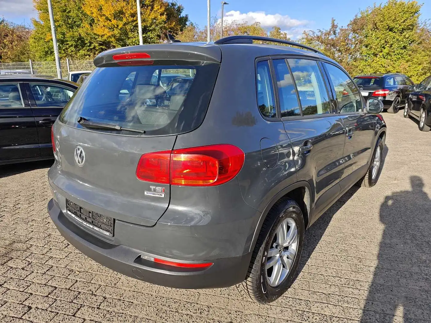 Volkswagen Tiguan 1.4 TSI BlueMotion Technology Trend & Fun Grau - 2