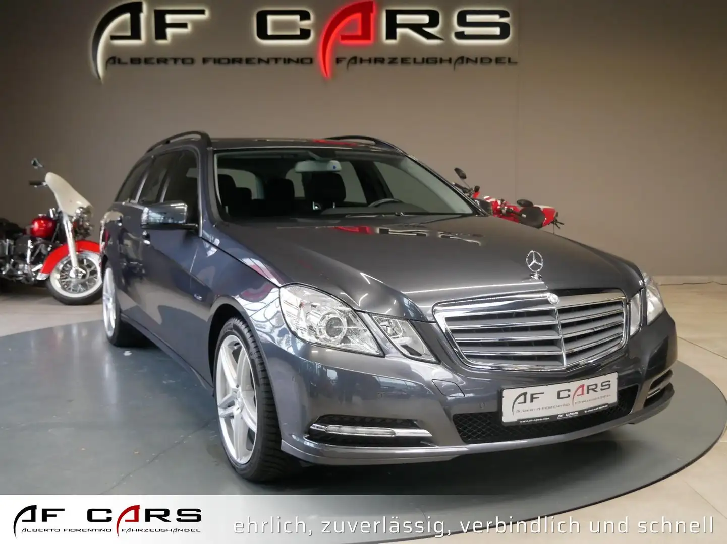 Mercedes-Benz E 200 CGI BlueEfficiency BE 7-G Tenoritgrau 18'' Gris - 1