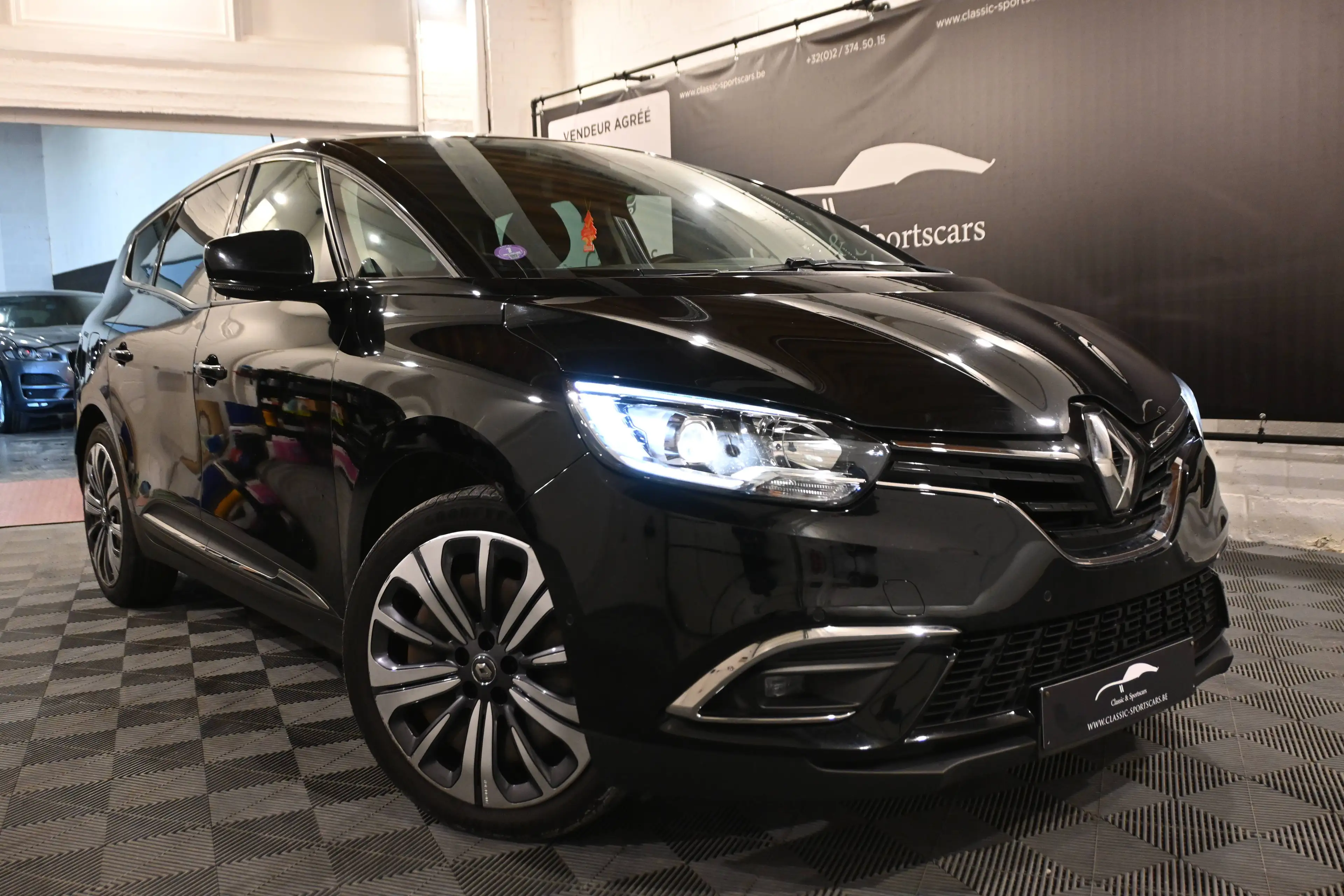Renault Scenic Scenic 1.33 TCe AUTO / CAMERA / GPS NAVIGATION / LEDS / CRUISE / ATTELAGE AMOVIBLE !! — photo 2