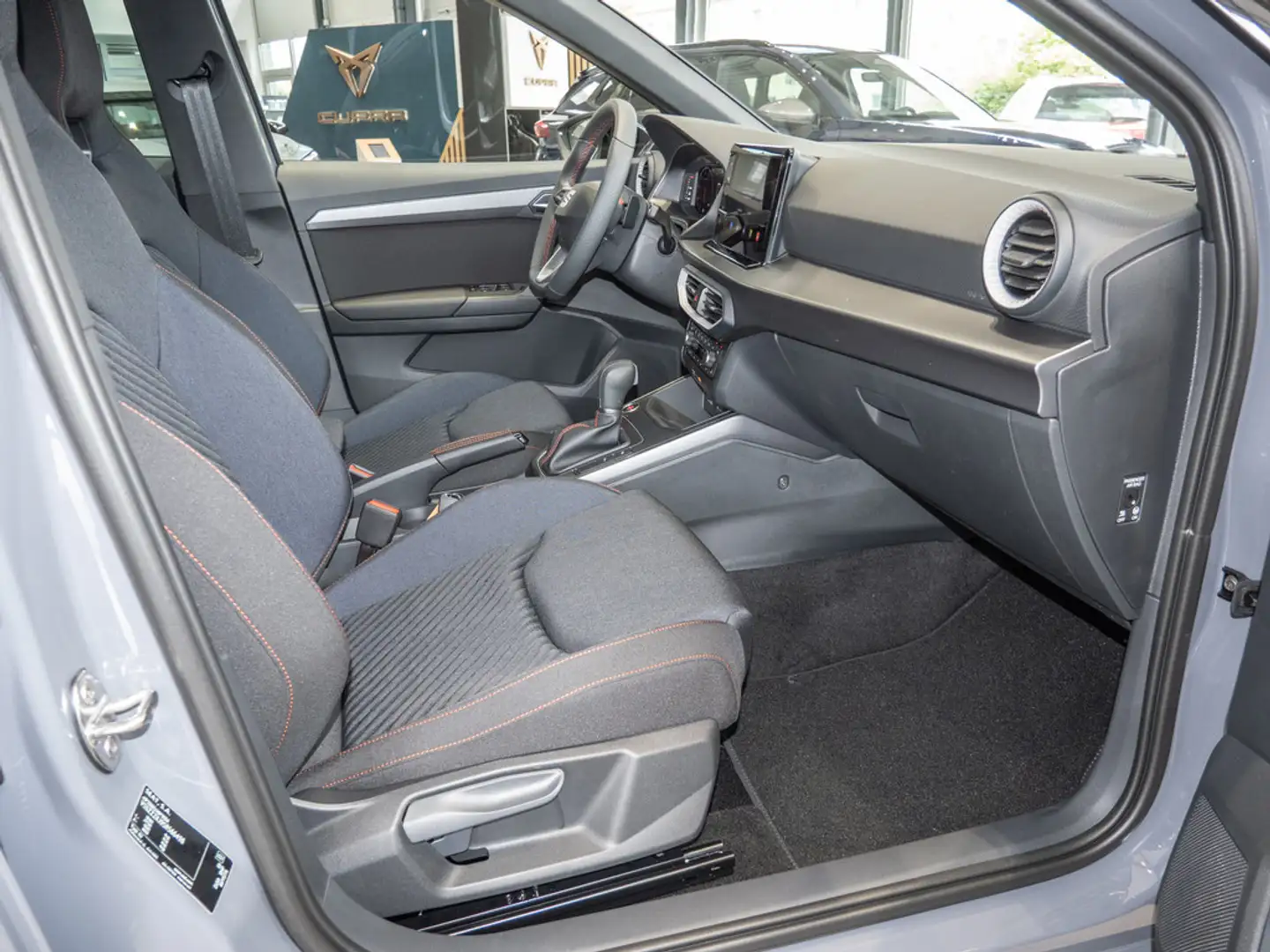 SEAT Arona FR 1.0 TSI Black Edition NAVI ACC LED Grijs - 2