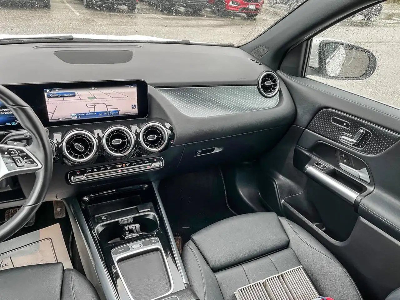 Mercedes-Benz GLA снимка Mercedes-Benz GLA