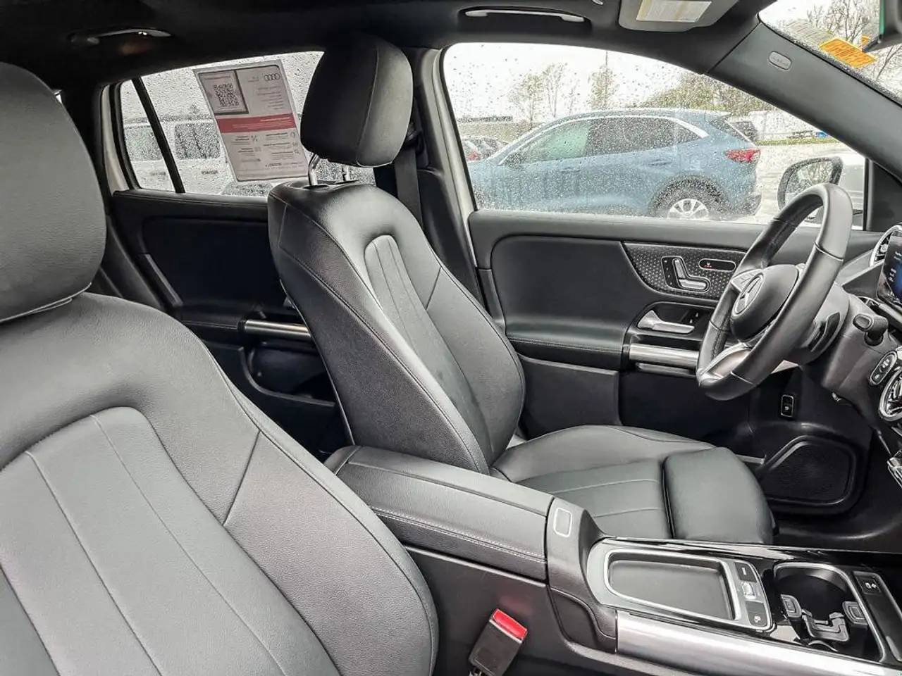 Mercedes-Benz GLA снимка Mercedes-Benz GLA