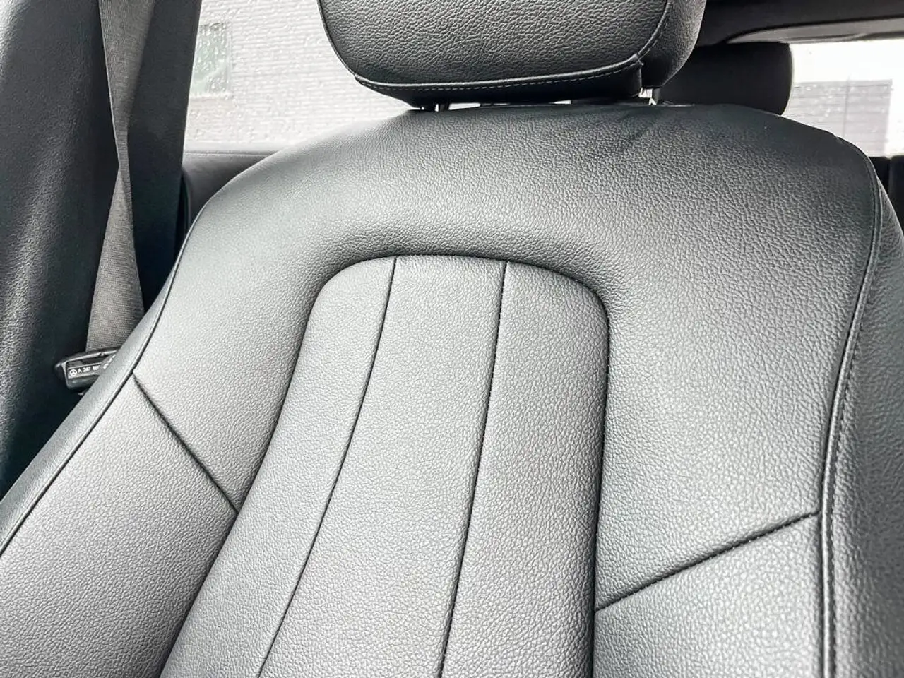 Mercedes-Benz GLA снимка Mercedes-Benz GLA