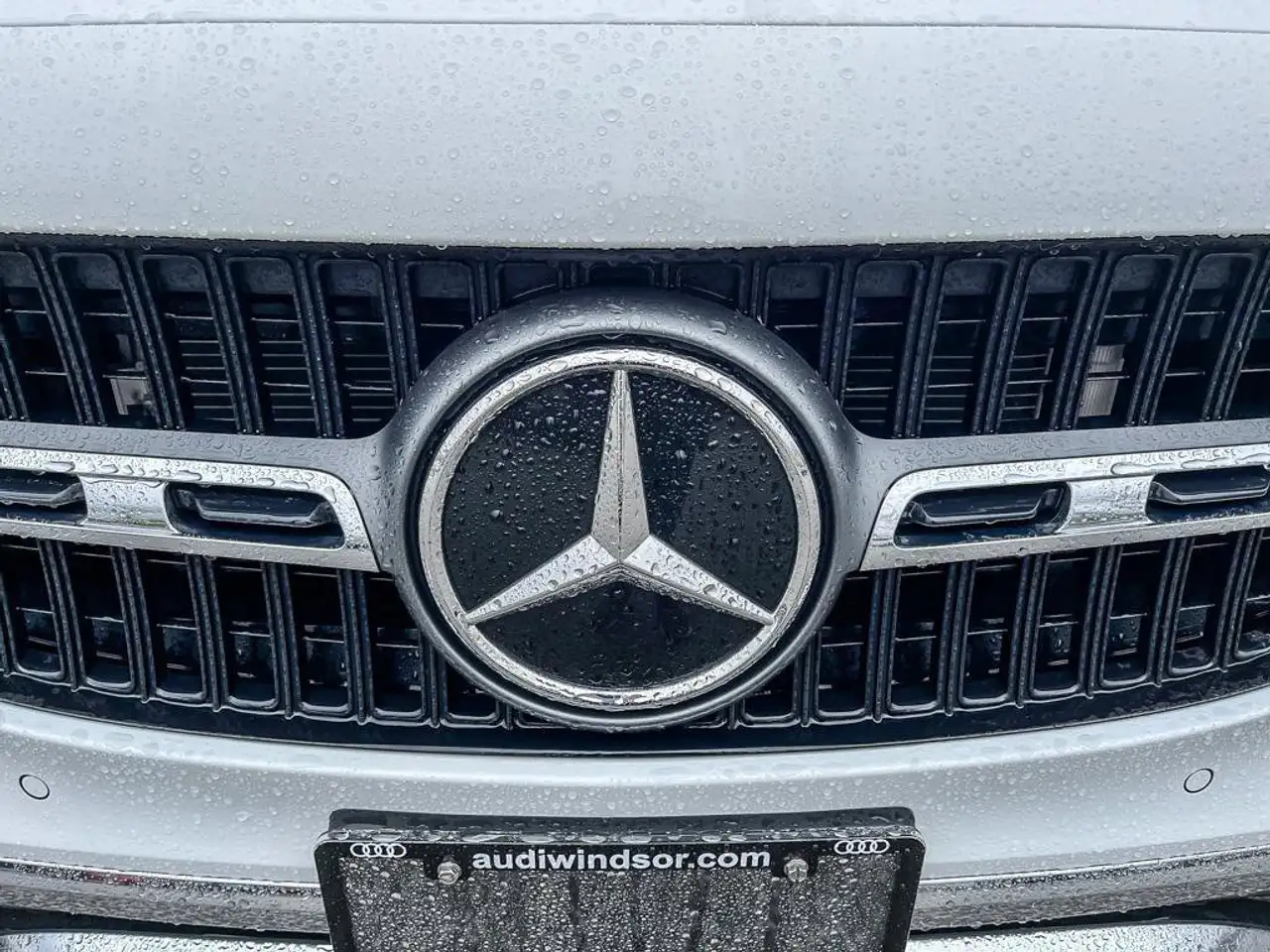 Mercedes-Benz GLA снимка Mercedes-Benz GLA