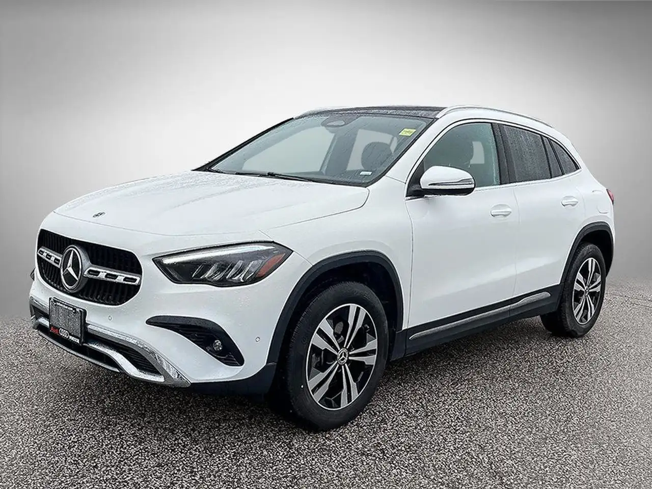 Mercedes-Benz GLA снимка Mercedes-Benz GLA