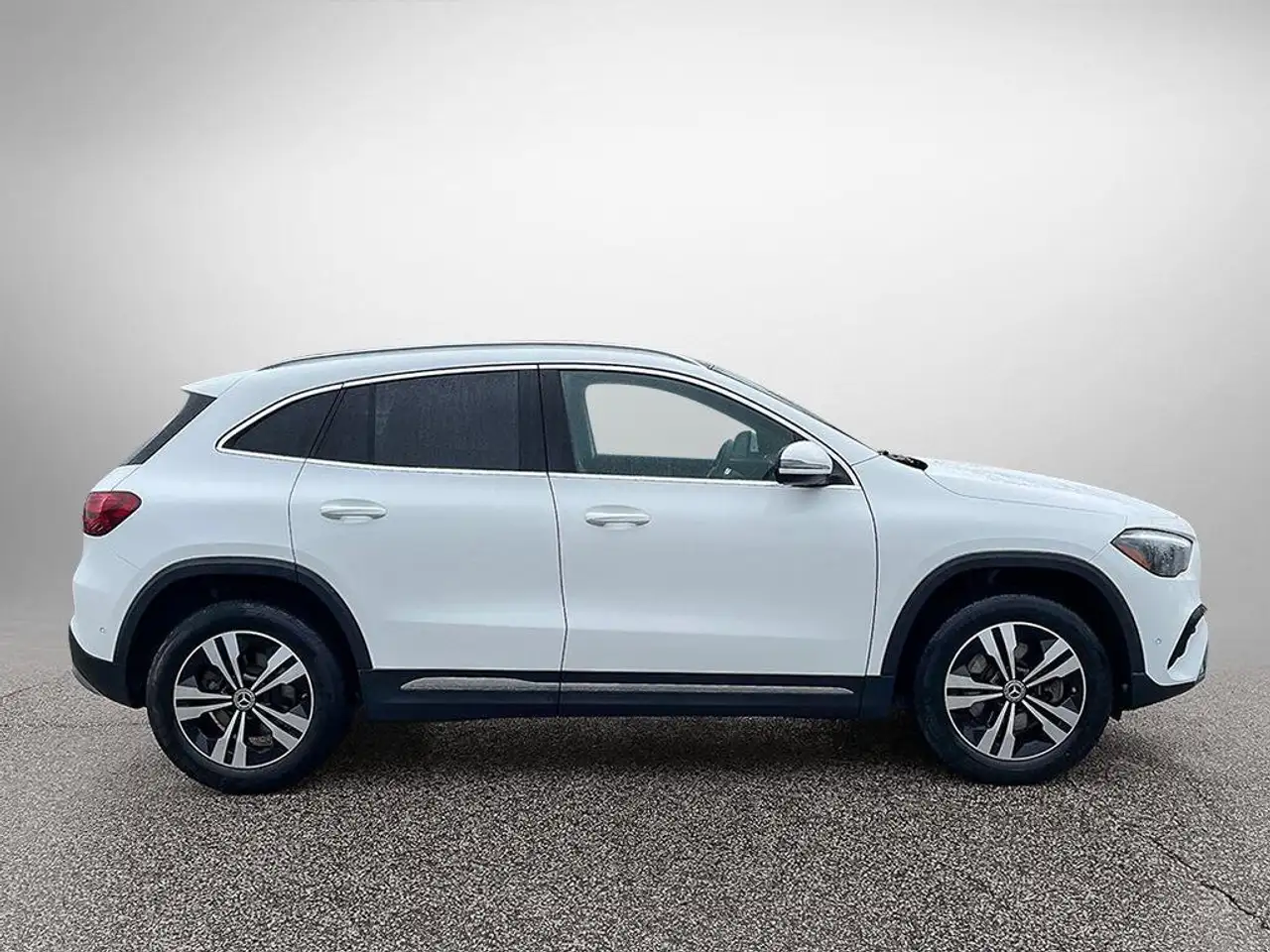 Mercedes-Benz GLA снимка Mercedes-Benz GLA