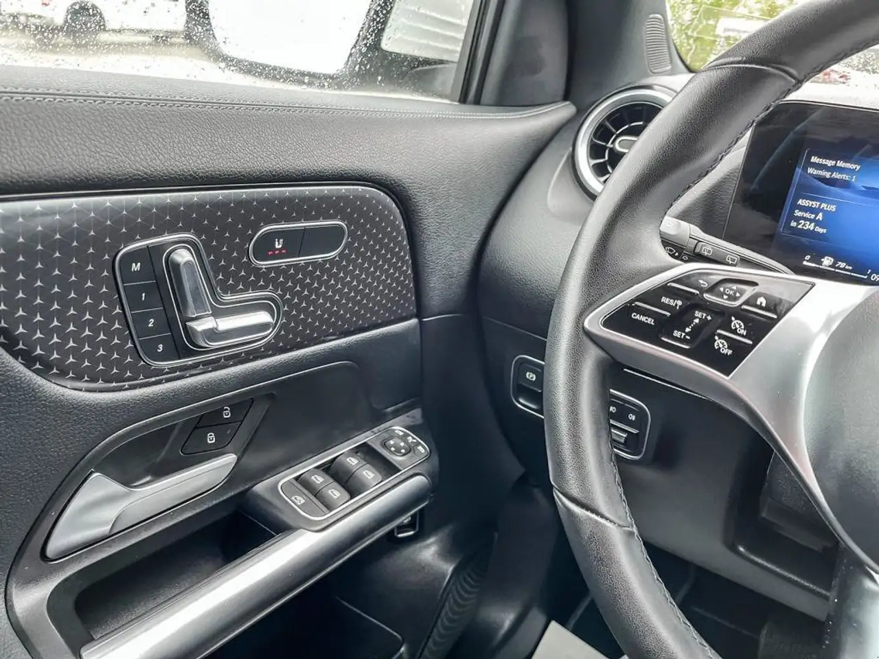 Mercedes-Benz GLA снимка Mercedes-Benz GLA