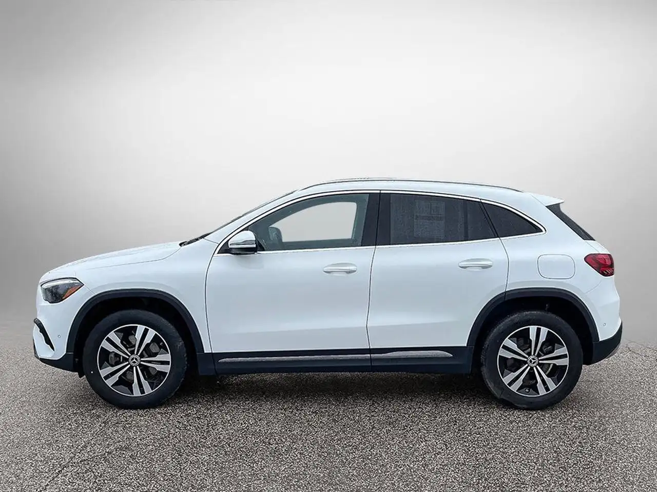 Mercedes-Benz GLA снимка Mercedes-Benz GLA