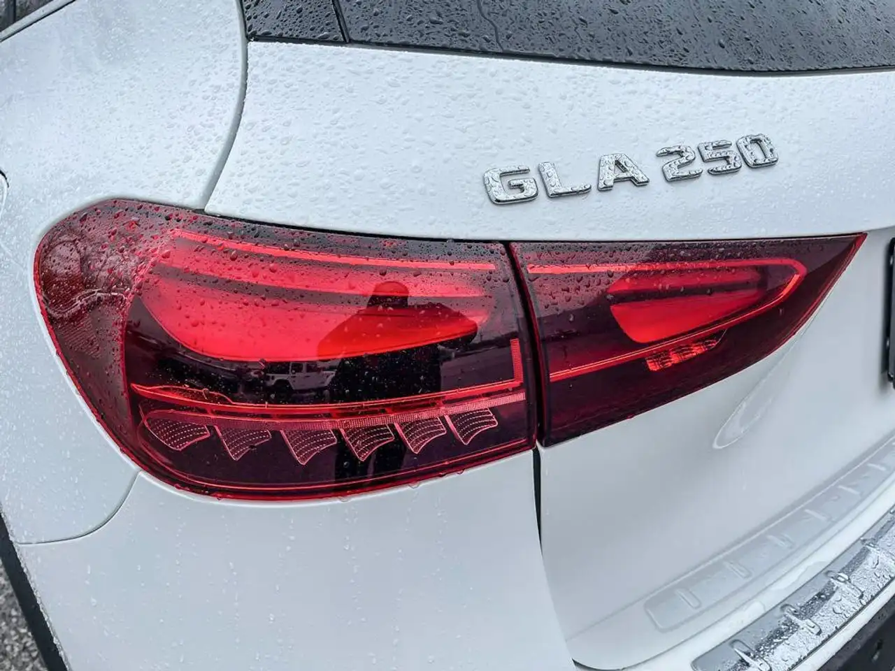 Mercedes-Benz GLA снимка Mercedes-Benz GLA