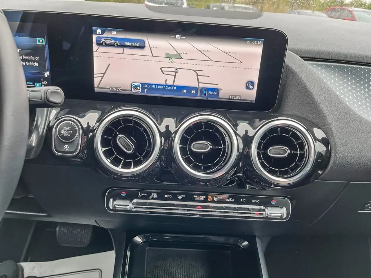 Mercedes-Benz GLA снимка Mercedes-Benz GLA