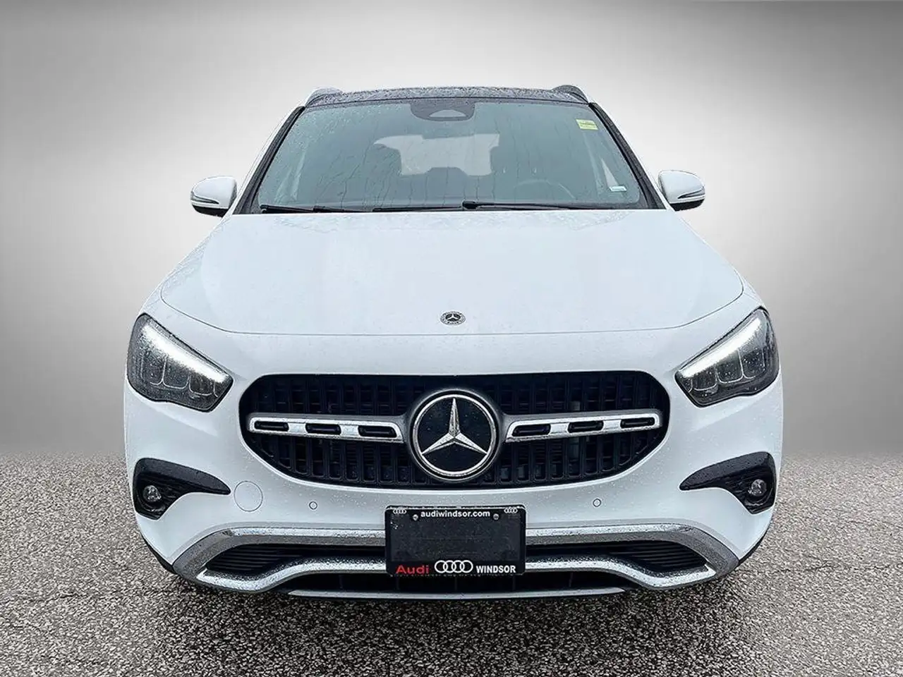 Mercedes-Benz GLA снимка Mercedes-Benz GLA