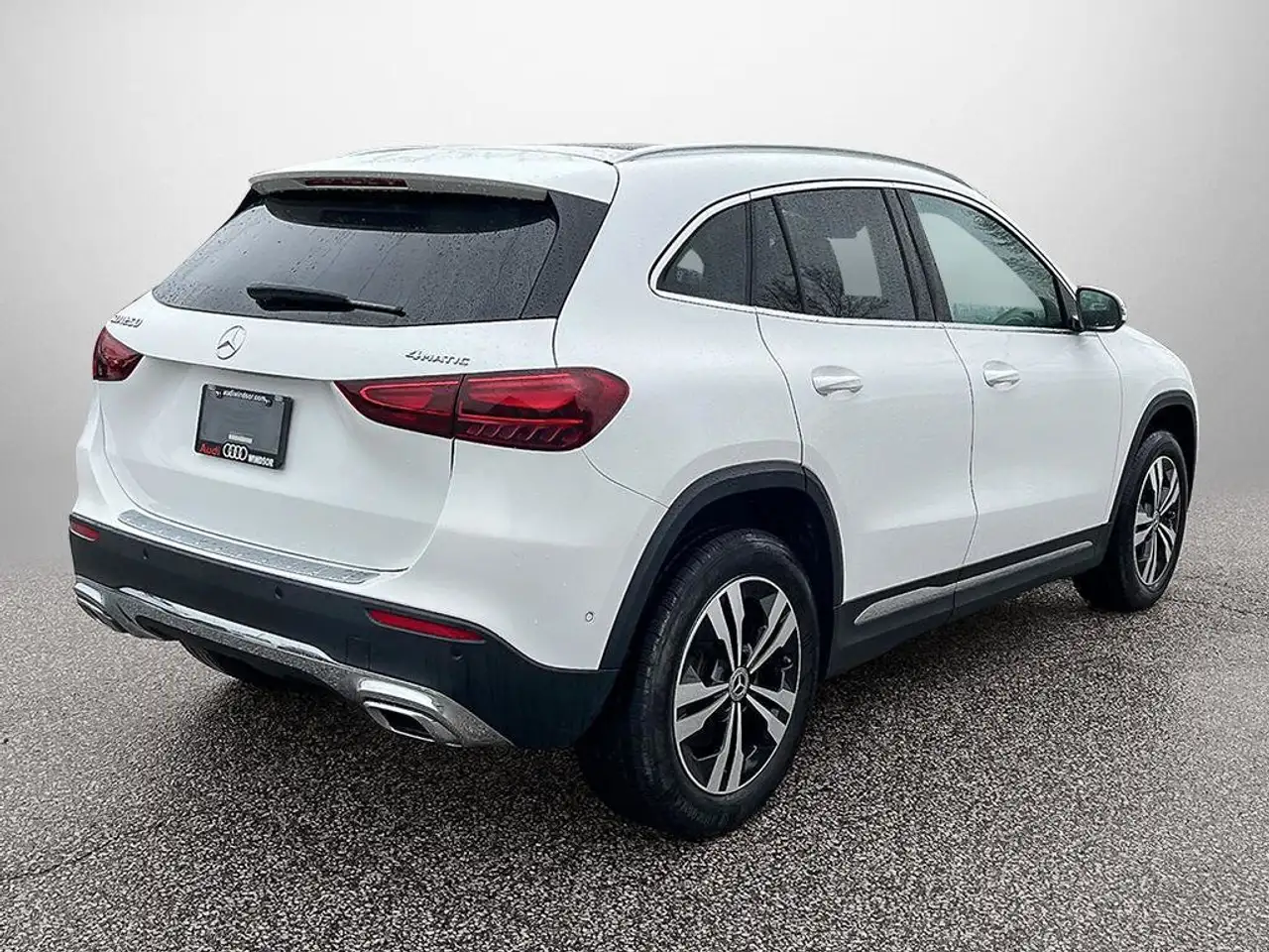 Mercedes-Benz GLA снимка Mercedes-Benz GLA