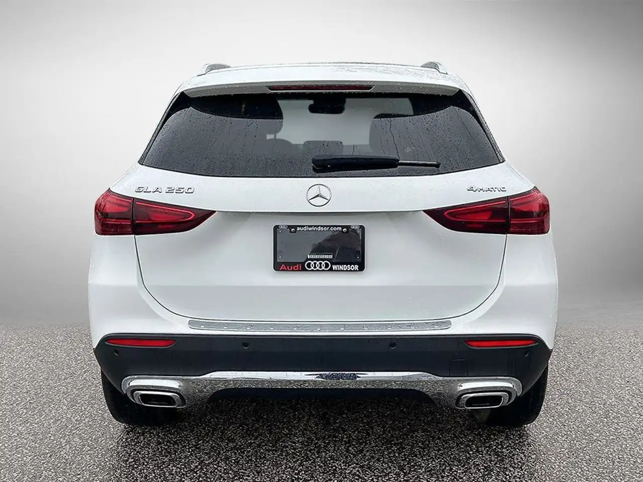 Mercedes-Benz GLA снимка Mercedes-Benz GLA