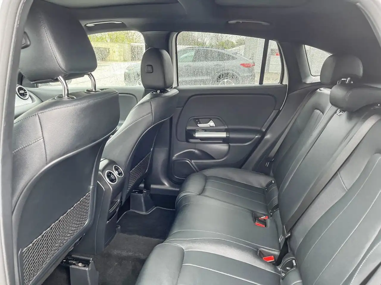 Mercedes-Benz GLA снимка Mercedes-Benz GLA