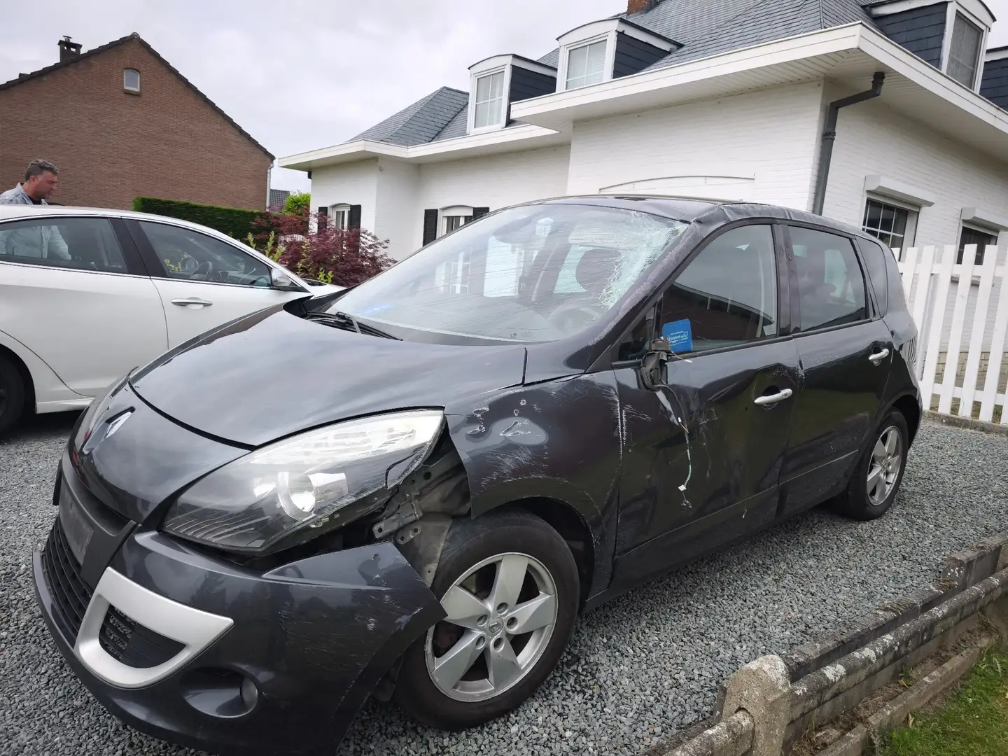 Renault Scenic III dCi 110 accidentée !!!;;; - 2