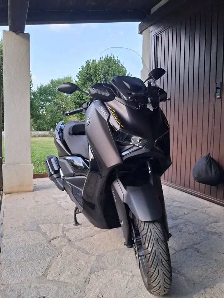 Yamaha X-Max 300