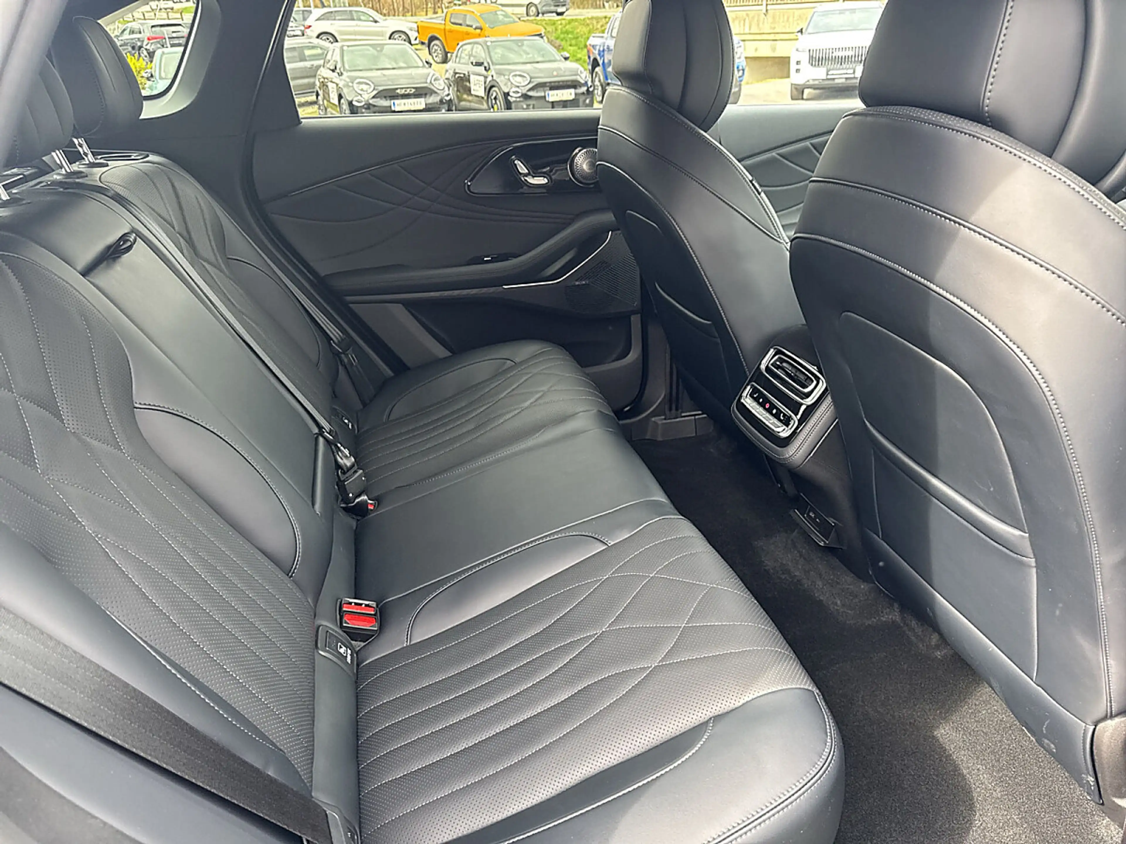 Omoda 9 Premium Plug-In HYBRID SHS ALLRAD — photo 12