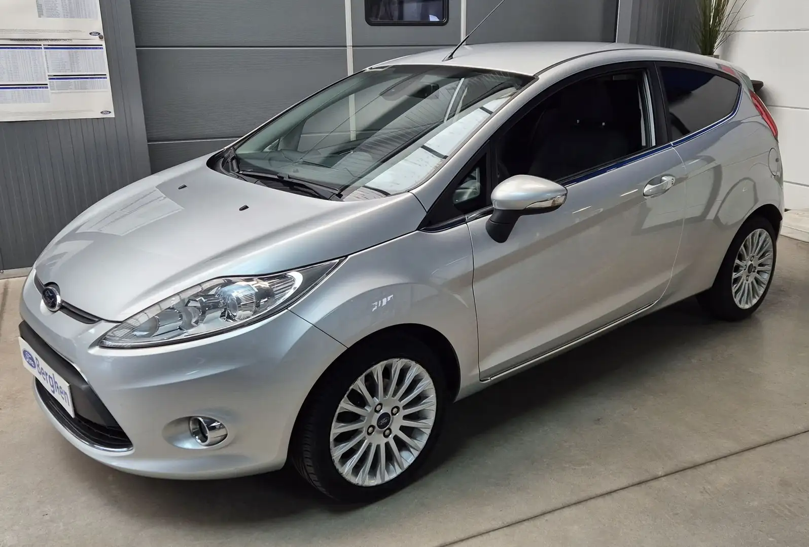 Ford Fiesta Titanium Zilver - 2