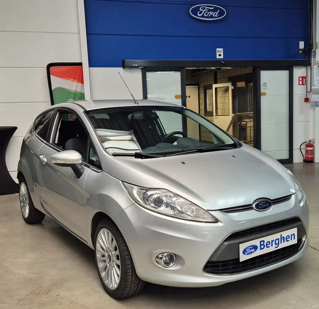 Ford Fiesta Titanium Zilver - 1