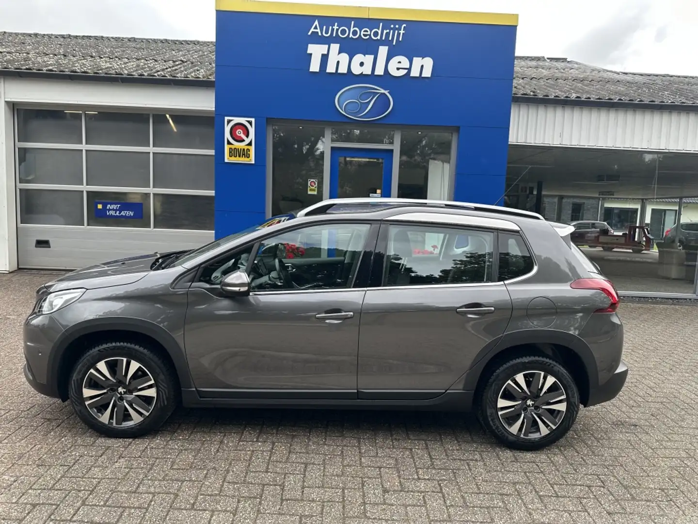 Peugeot 2008 1.2 PureTech Allure Grijs - 2