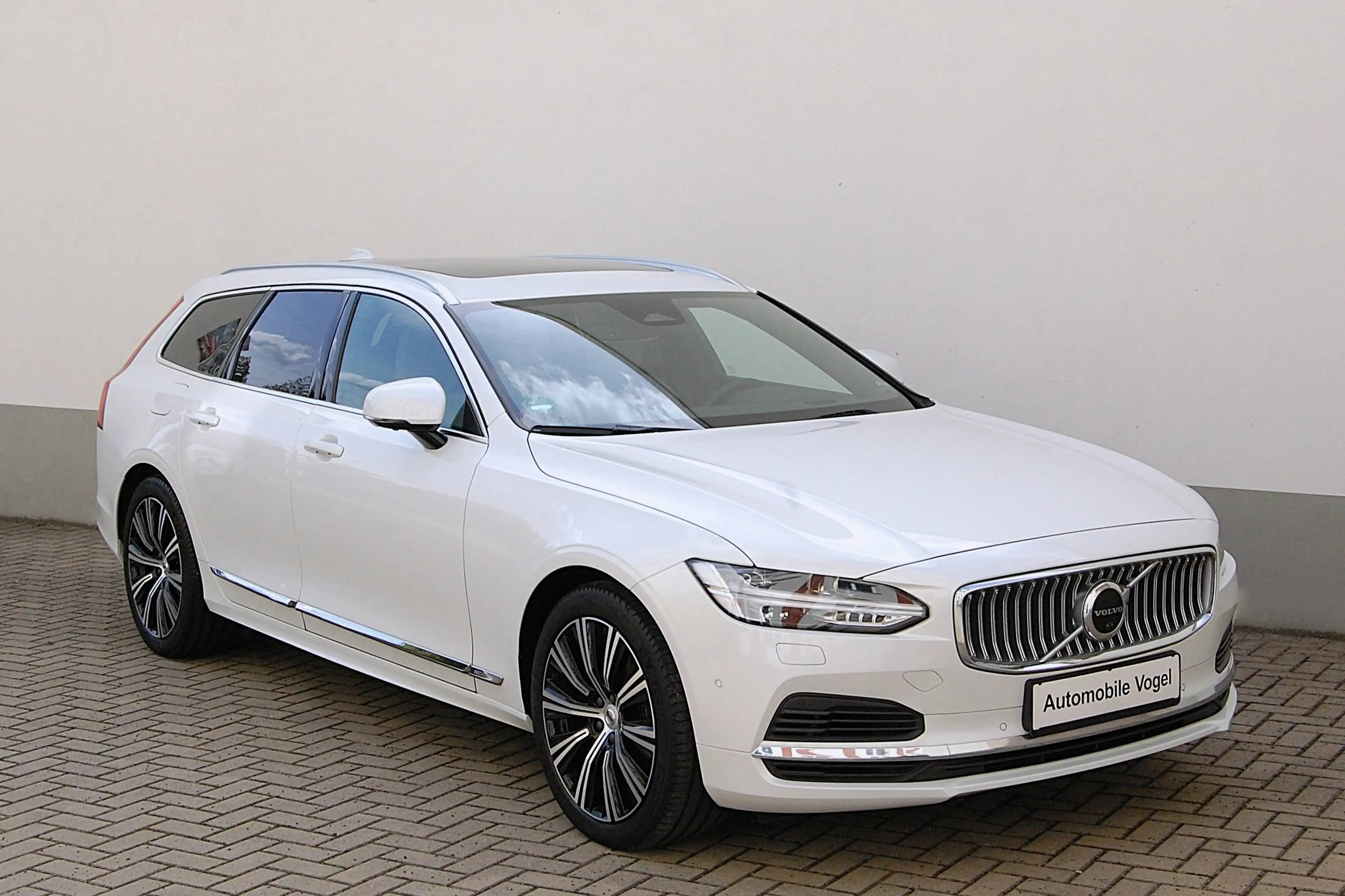 Volvo V90 V90 T8 Ultimate Bright AWD -Tailored Wool Sitze- — photo 2