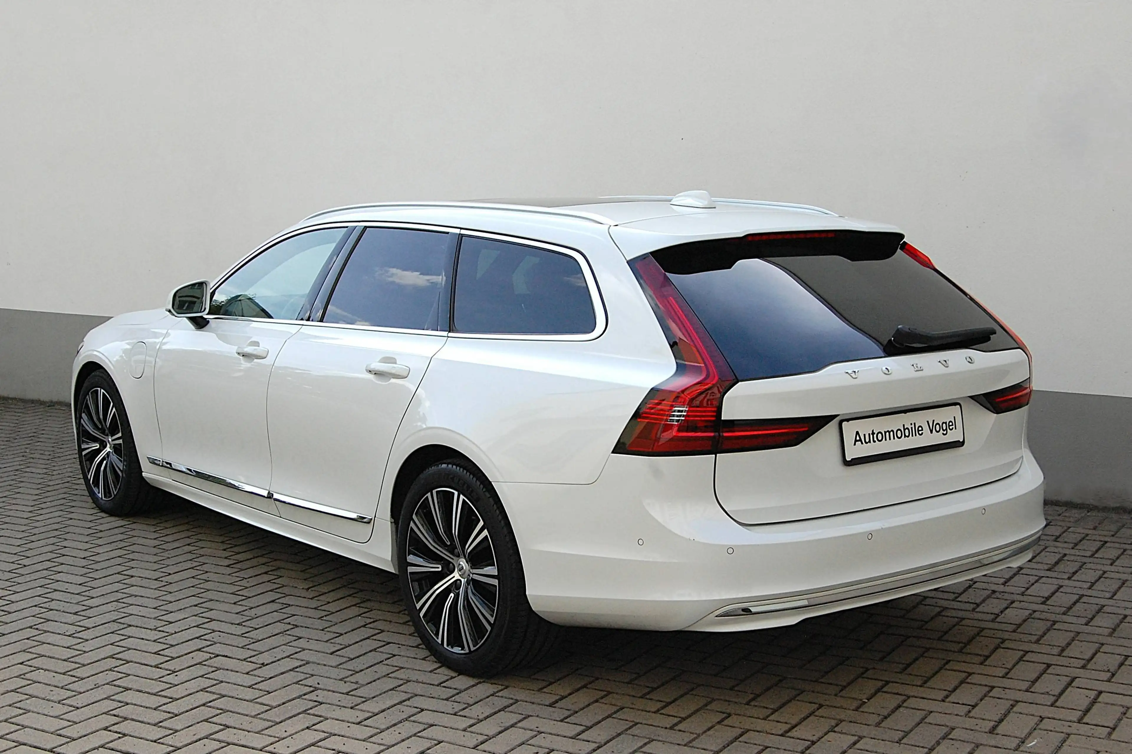 Volvo V90 V90 T8 Ultimate Bright AWD -Tailored Wool Sitze- — photo 4