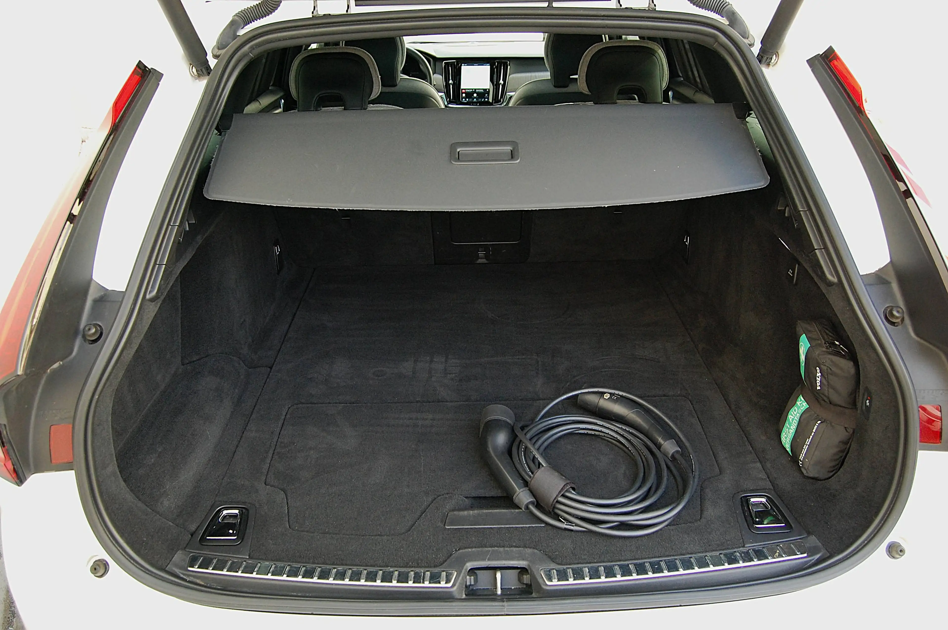 Volvo V90 V90 T8 Ultimate Bright AWD -Tailored Wool Sitze- — photo 13