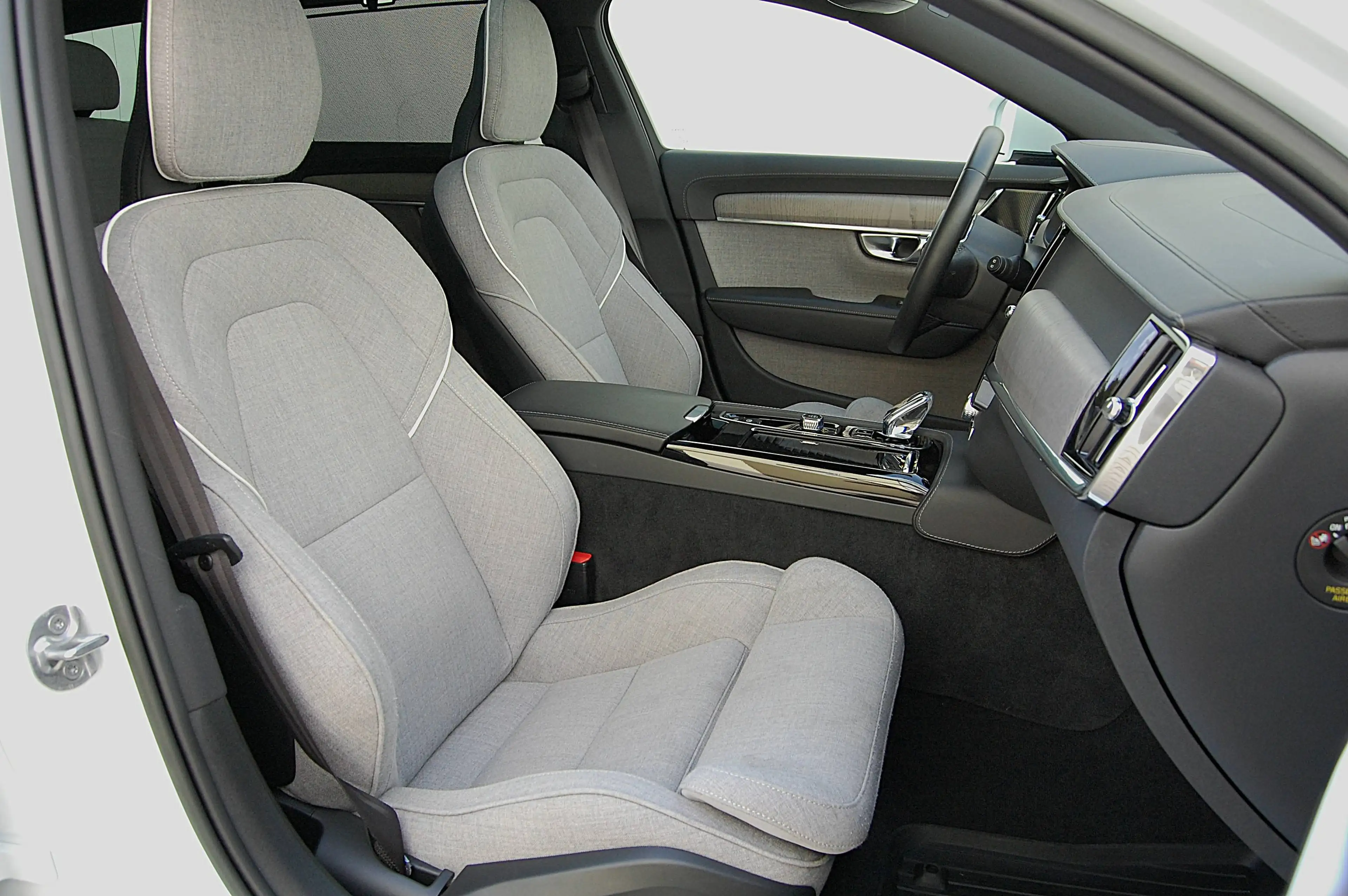 Volvo V90 V90 T8 Ultimate Bright AWD -Tailored Wool Sitze- — photo 7