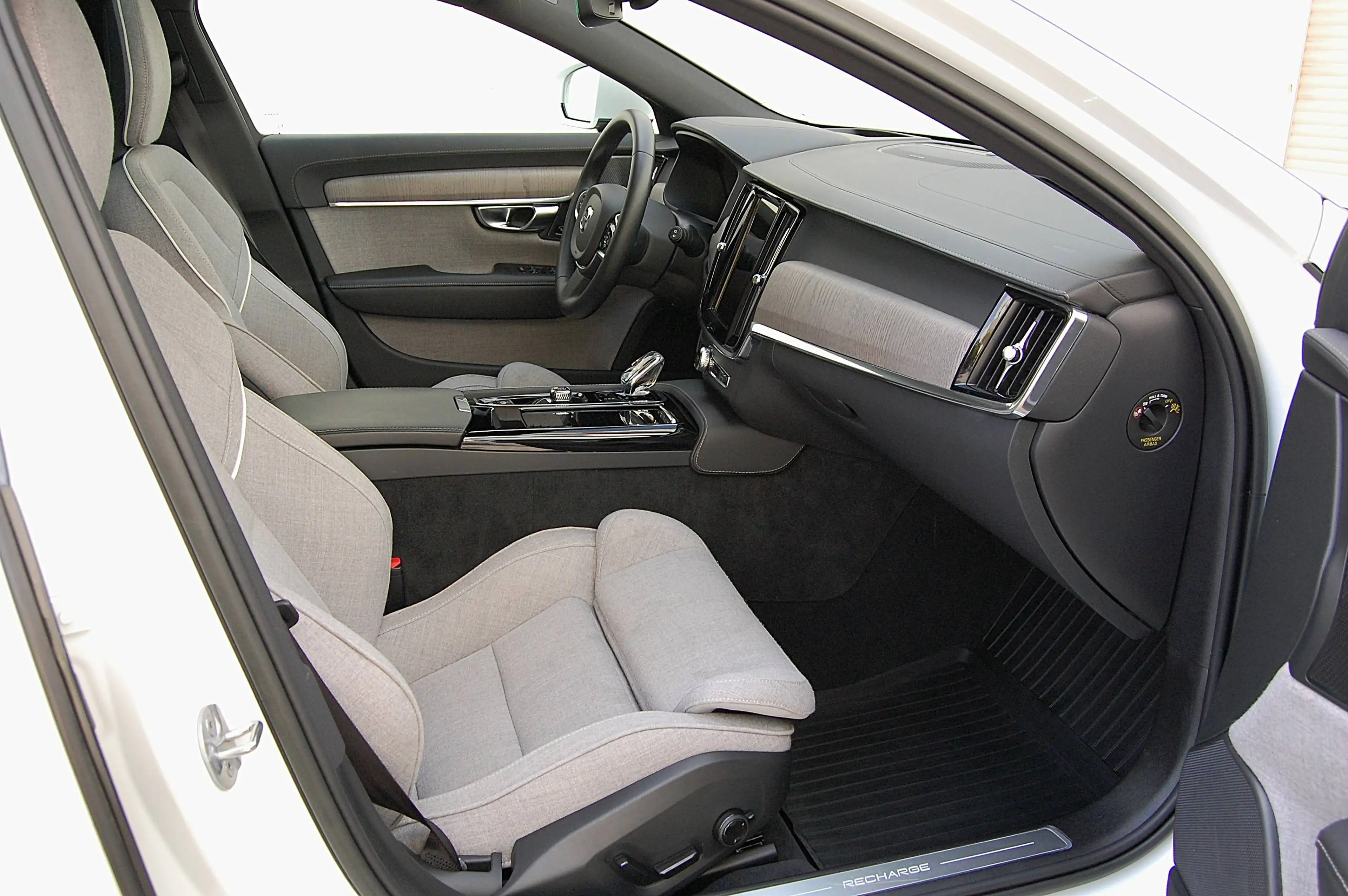 Volvo V90 V90 T8 Ultimate Bright AWD -Tailored Wool Sitze- — photo 6