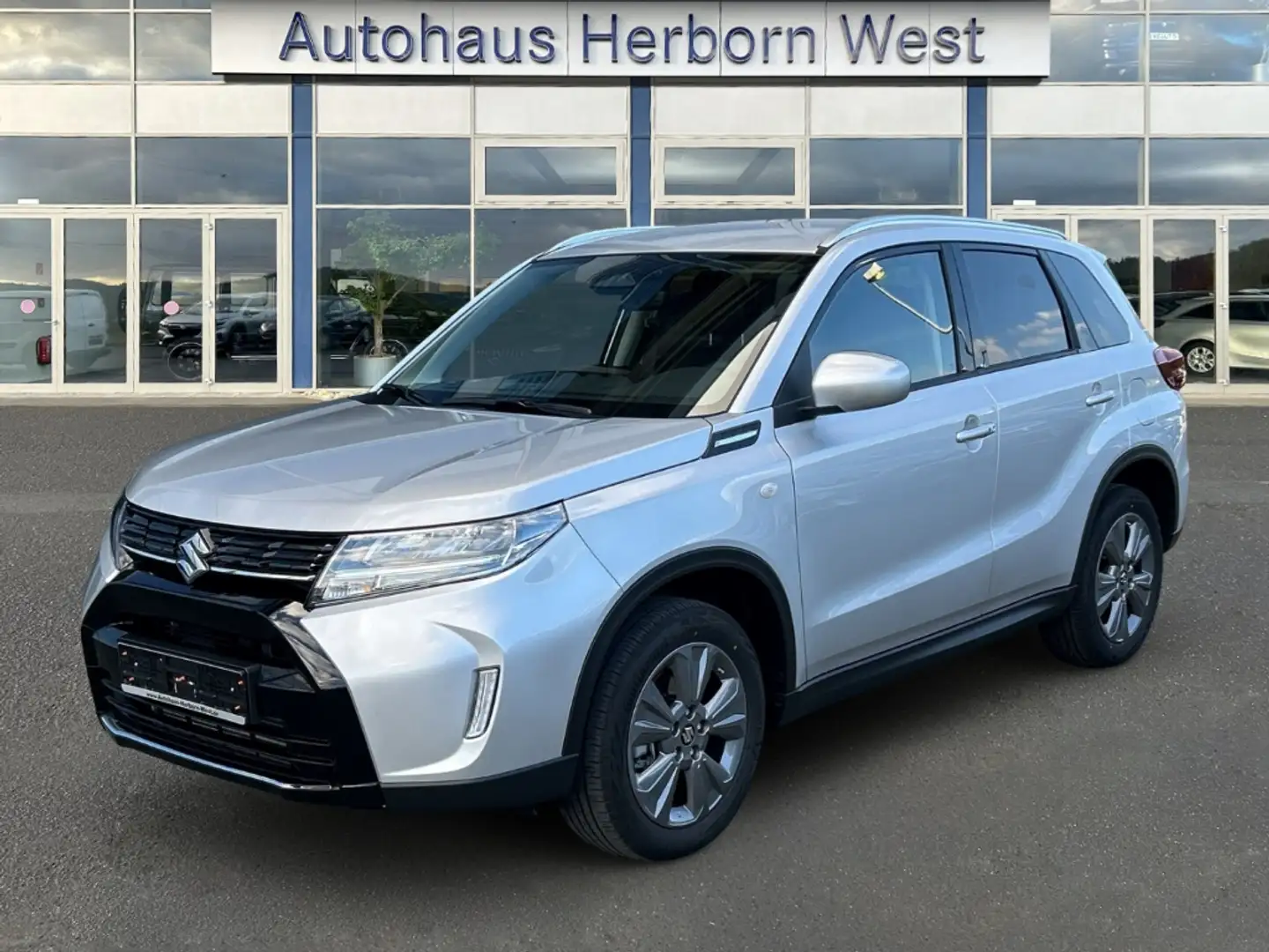 Suzuki Vitara 1.4 GL+ Facelift Navi SHZ PDC Assistenzpaket Silber - 1