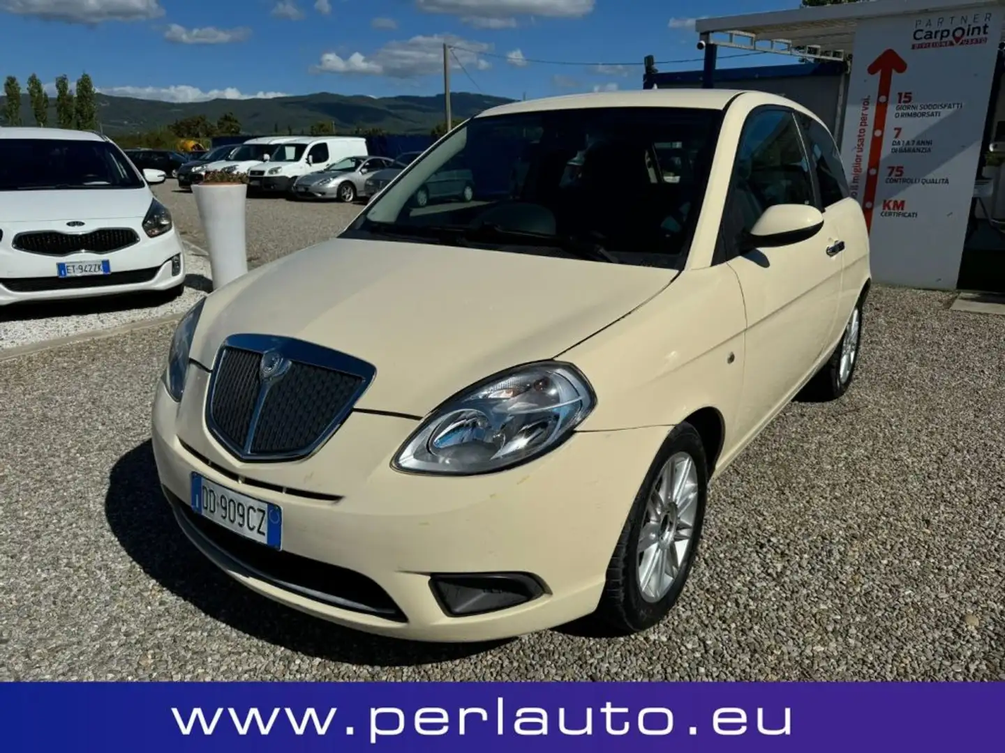 Lancia Ypsilon 1.2 16V Argento Beige - 1