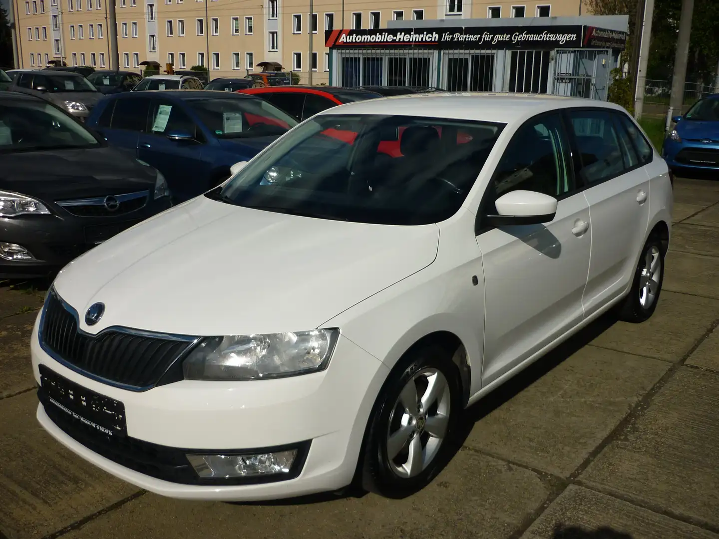 Skoda Rapid/Spaceback 1.6 TDi Ambition PDC! Tempomat! Sitzheizung! Weiß - 1