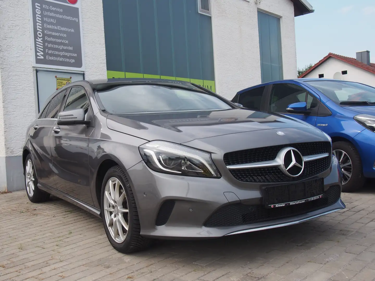 Mercedes-Benz A 200 BlueEfficiency 7G-DCT*Urban*SHZ*Tem*Navi*LED*Leder Grijs - 1