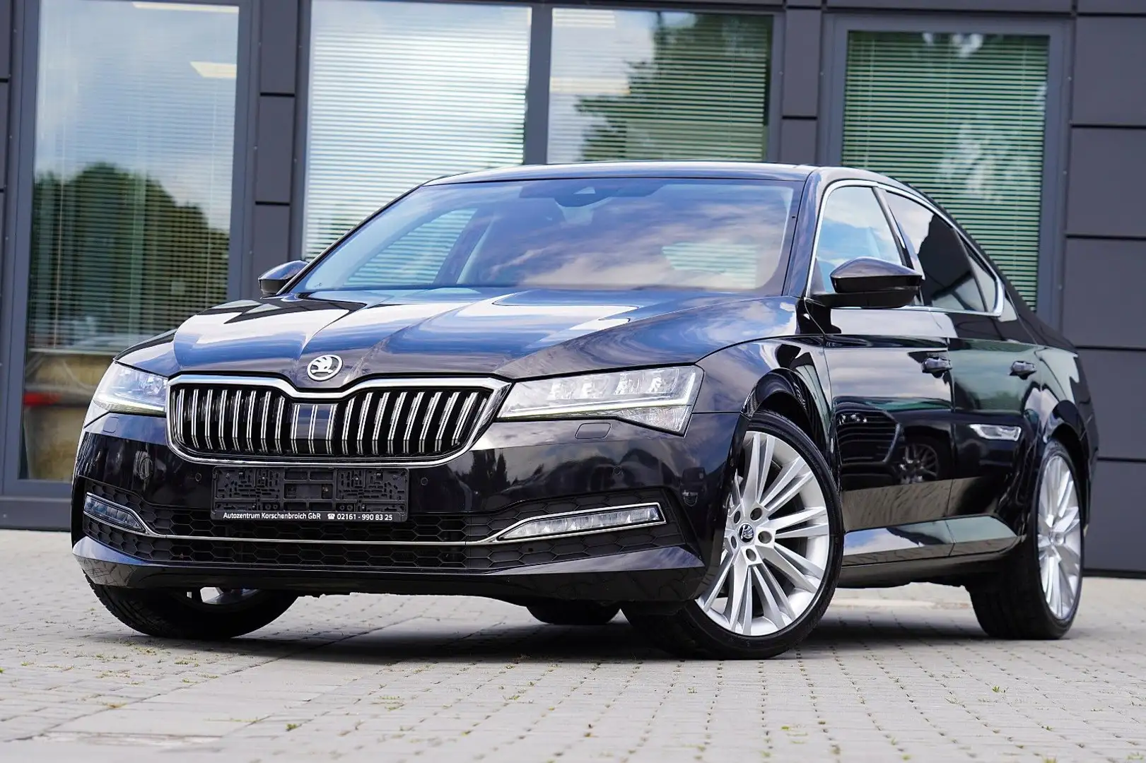 Skoda Superb Lim. Style *MIT 2 JAHREN GARANTIE* Czarny - 2