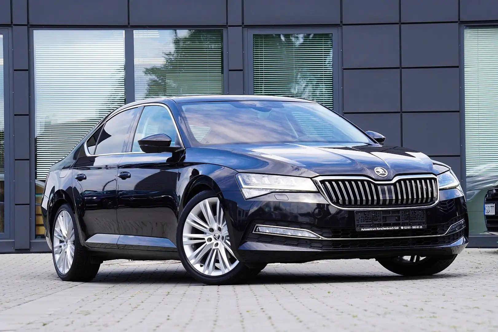 Skoda Superb Lim. Style *MIT 2 JAHREN GARANTIE* Czarny - 1