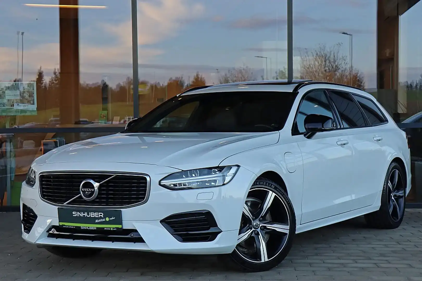 Volvo V90 T8 Twin Engine PHEV R-Design Weiß - 1