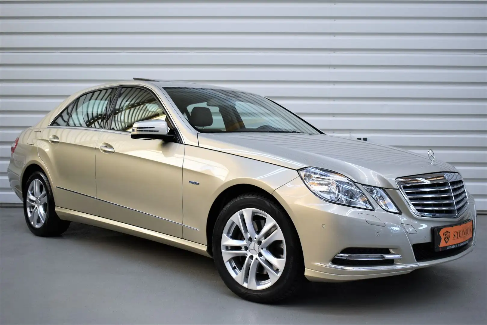 Mercedes-Benz E 350 E350 CGI Elegance+Bi-Xenon+Navi+PDC+Nur 22.300KM Beige - 1