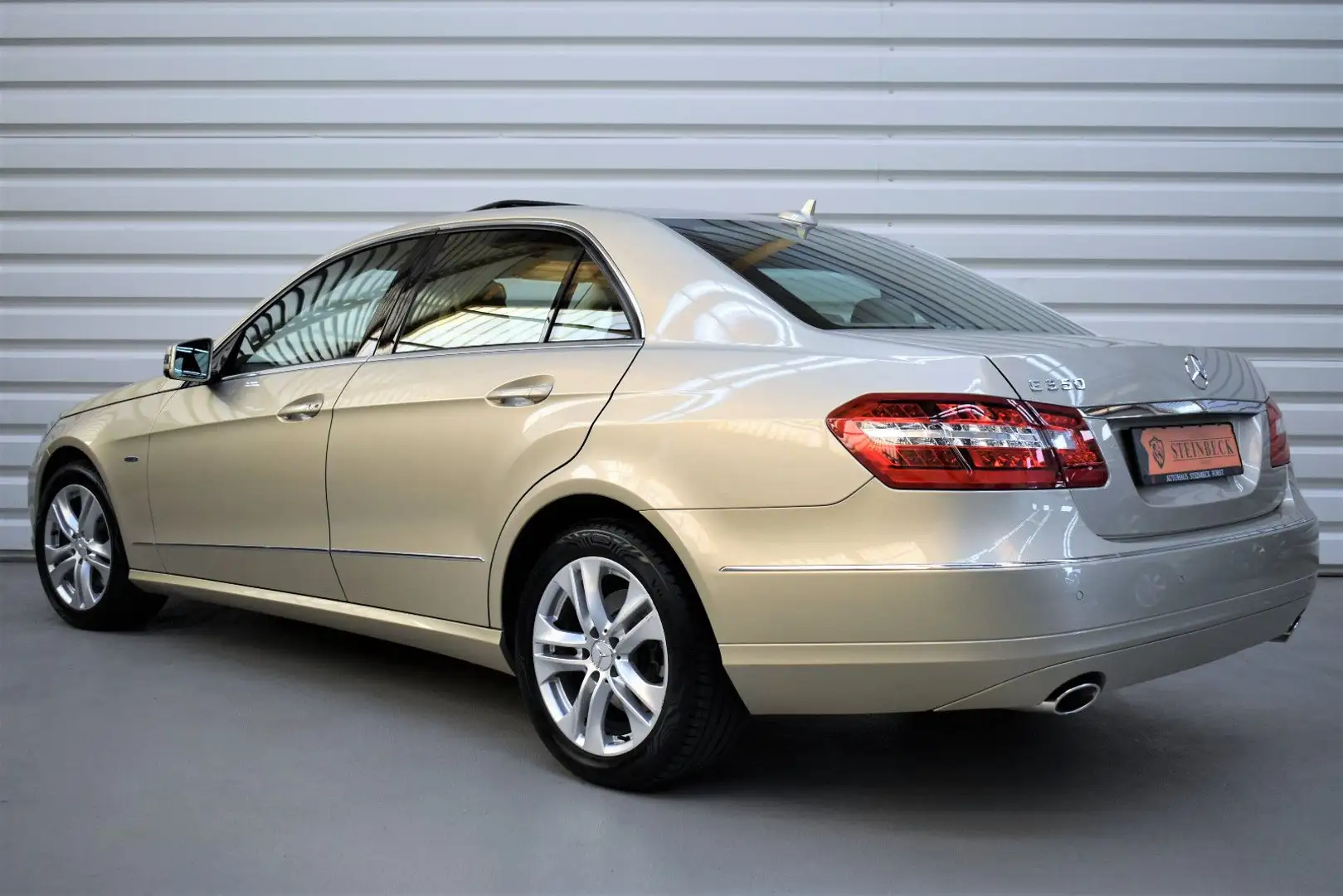 Mercedes-Benz E 350 E350 CGI Elegance+Bi-Xenon+Navi+PDC+Nur 22.300KM Beige - 2