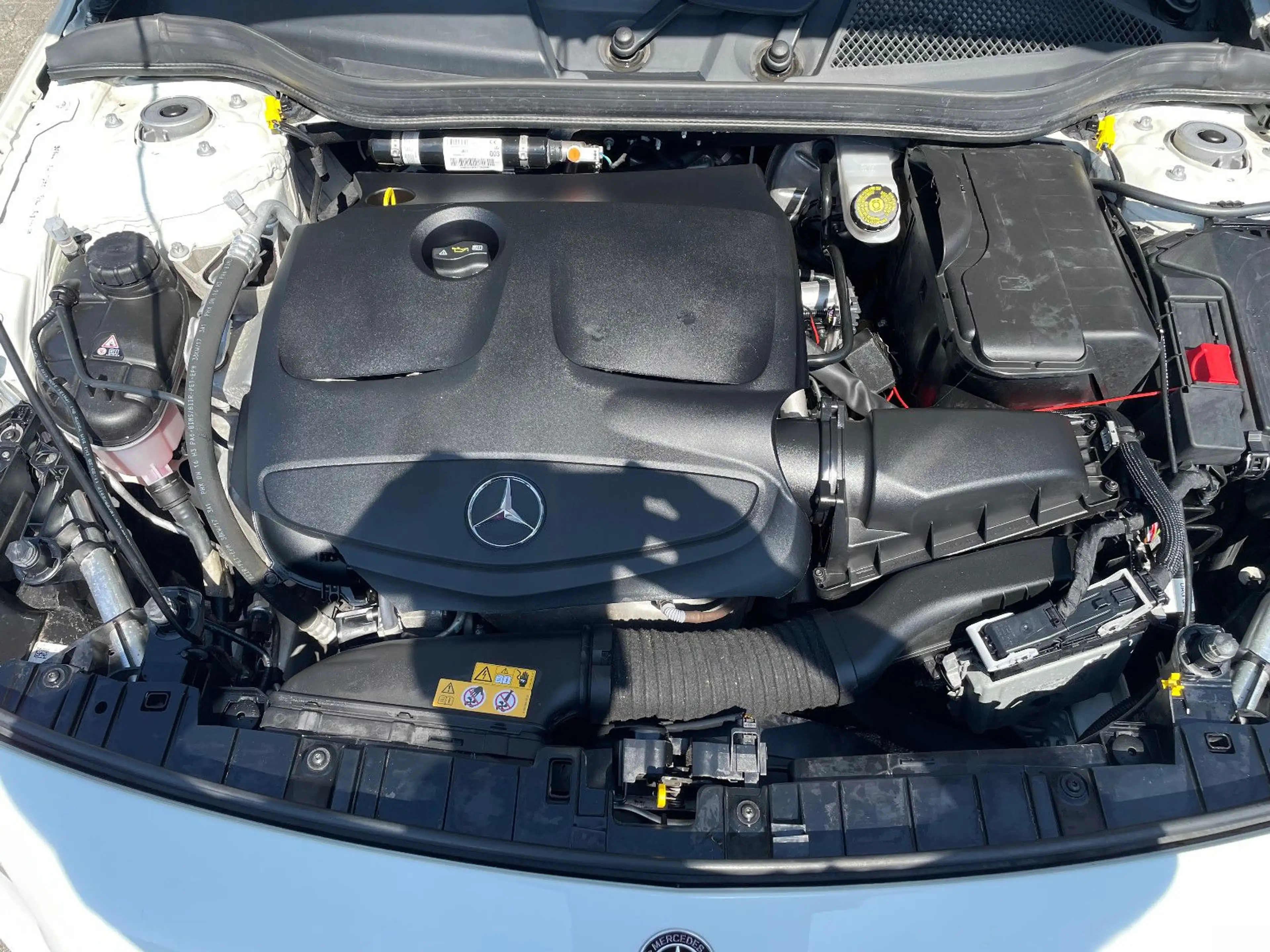Mercedes-Benz GLA 250 AMG Pano Navi AHK LED 18" — photo 9